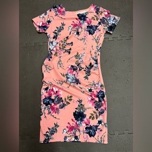Like new maternity pink floral shirt sleeve bodycon dress